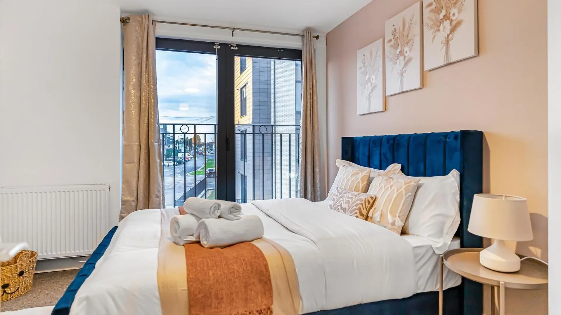 One And Two Bed Apartments Slough Near Heathrow Colnbrook 0*,